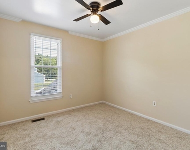 820 Chatsworth Drive - Photo Thumbnail 11