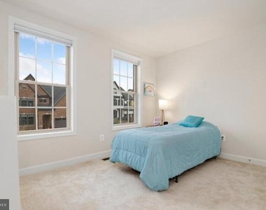 13905 Bufflehead Street - Photo Thumbnail 17