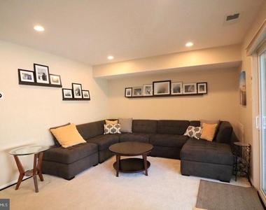 748 Azalea Drive - Photo Thumbnail 3