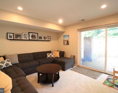 748 Azalea Drive - Photo Thumbnail 6