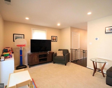 748 Azalea Drive - Photo Thumbnail 4