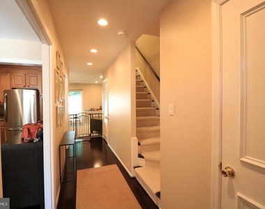 748 Azalea Drive - Photo Thumbnail 2