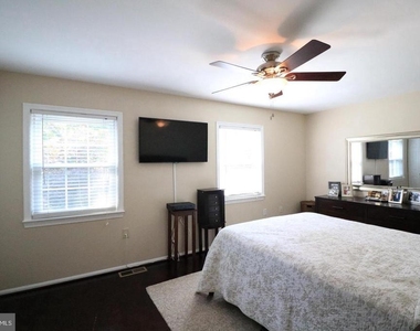 748 Azalea Drive - Photo Thumbnail 8