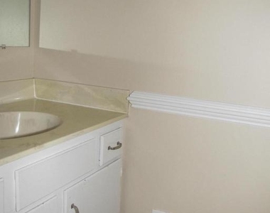 17407 Gallagher Way - Photo Thumbnail 11
