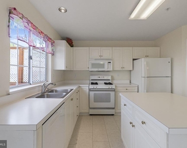 2209 Bear Valley Terrace - Photo Thumbnail 7