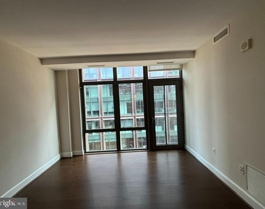 7171 Woodmont Avenue - Photo Thumbnail 12