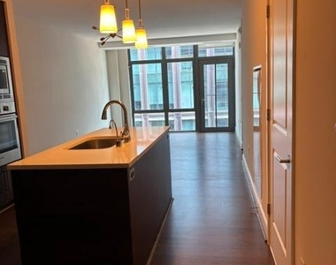 7171 Woodmont Avenue - Photo Thumbnail 8