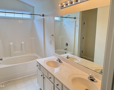1414 Crimson Creek Drive - Photo Thumbnail 8