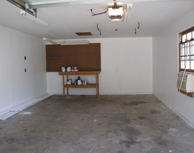 513 Chivalry Drive - Photo Thumbnail 15