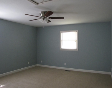 513 Chivalry Drive - Photo Thumbnail 8