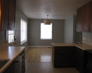513 Chivalry Drive - Photo Thumbnail 3