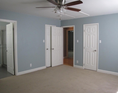513 Chivalry Drive - Photo Thumbnail 7