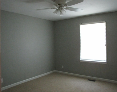 513 Chivalry Drive - Photo Thumbnail 11