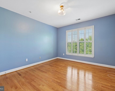 5910 Great Star Drive - Photo Thumbnail 14