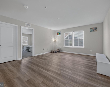 1124 Miller Farm Dr - Photo Thumbnail 13