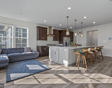 1124 Miller Farm Dr - Photo Thumbnail 5