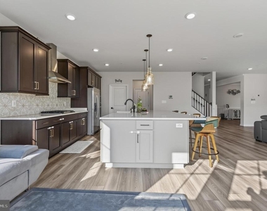 1124 Miller Farm Dr - Photo Thumbnail 6