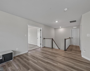 1124 Miller Farm Dr - Photo Thumbnail 12
