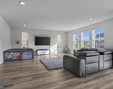 1124 Miller Farm Dr - Photo Thumbnail 7