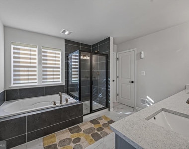 1124 Miller Farm Dr - Photo Thumbnail 17