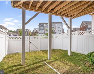 11687 Emily Dickinson Pl - Photo Thumbnail 32