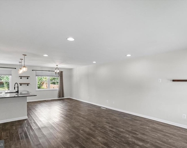 10202 Daventry Drive - Photo Thumbnail 5