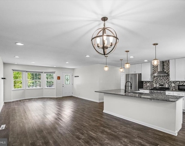 10202 Daventry Drive - Photo Thumbnail 3