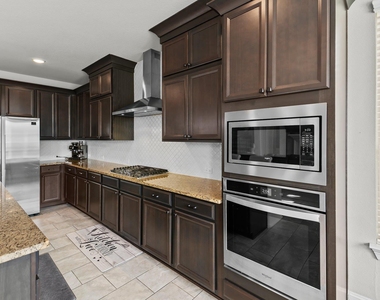 508 Hidden Creek Way - Photo Thumbnail 12