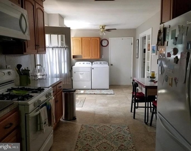 20 Locust Avenue - Photo Thumbnail 3
