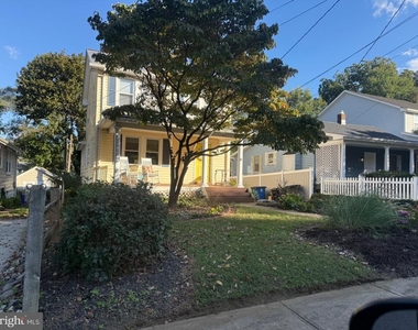 20 Locust Avenue - Photo Thumbnail 7