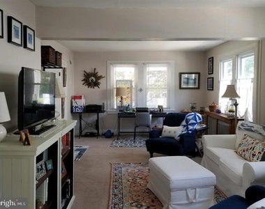 20 Locust Avenue - Photo Thumbnail 4