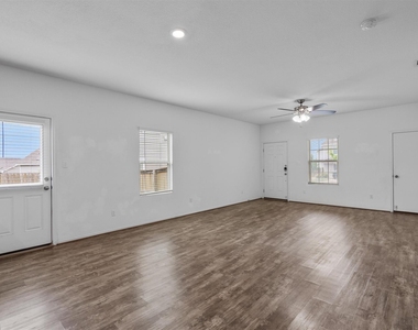 791 Circle Way - Photo Thumbnail 4