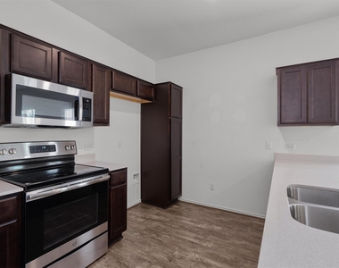 791 Circle Way - Photo Thumbnail 12