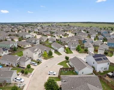 791 Circle Way - Photo Thumbnail 2