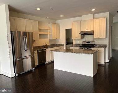 1705 Willard Way - Photo Thumbnail 3