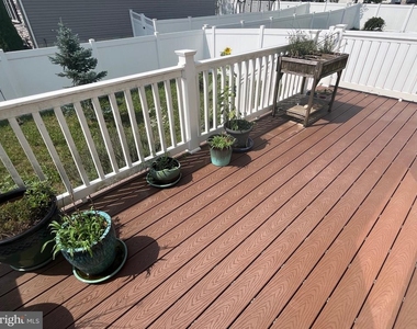 1705 Willard Way - Photo Thumbnail 21