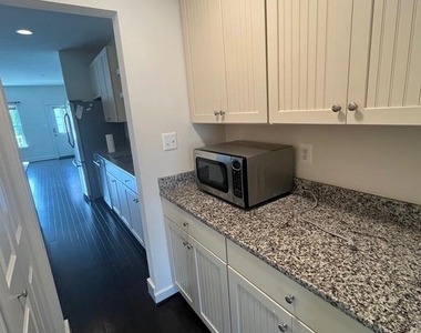 1705 Willard Way - Photo Thumbnail 2
