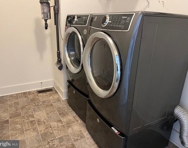 1705 Willard Way - Photo Thumbnail 8