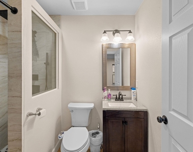 907 E 53rd St - Photo Thumbnail 26