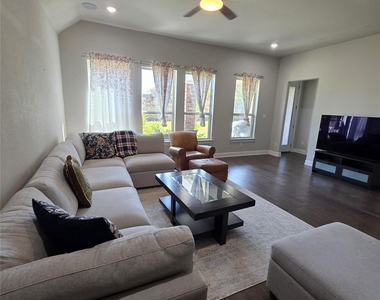 2637 Enza Dr - Photo Thumbnail 20