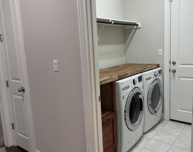 2637 Enza Dr - Photo Thumbnail 18