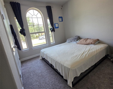 2637 Enza Dr - Photo Thumbnail 27