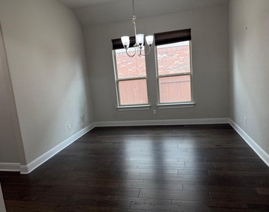 2637 Enza Dr - Photo Thumbnail 9