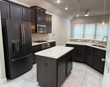 2637 Enza Dr - Photo Thumbnail 7