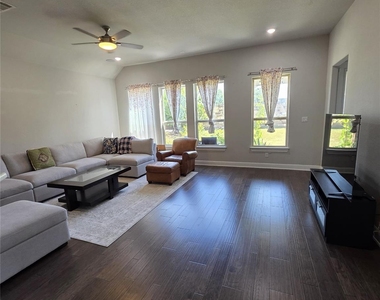 2637 Enza Dr - Photo Thumbnail 19