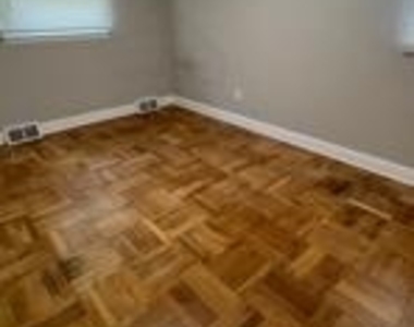 2410 Shellpot Drive - Photo Thumbnail 9