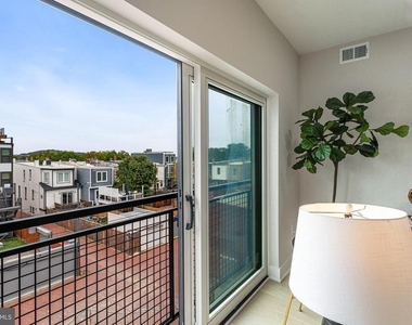 1516 East Capitol Street Ne - Photo Thumbnail 2