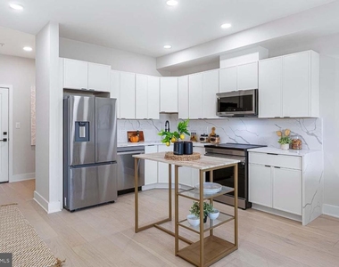 1516 East Capitol Street Ne - Photo Thumbnail 9