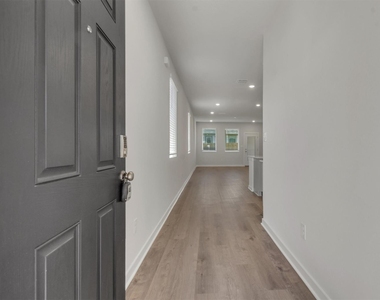 130 Hornet St - Photo Thumbnail 15