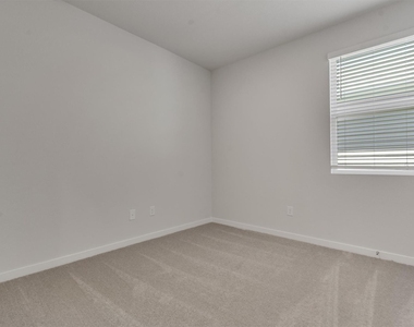 130 Hornet St - Photo Thumbnail 8
